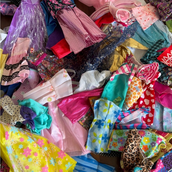 70+ Pc Barbie Dress Lot Casual Princess Vintage Mix Girlhoodcore Toy Bag 2 - Picture 3 of 8